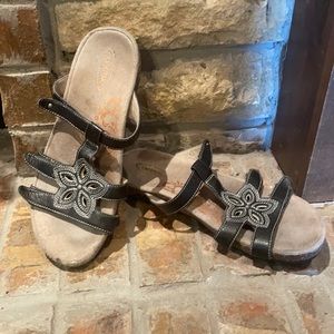 Aetrex Black Leather Adjustable Sandal size 9